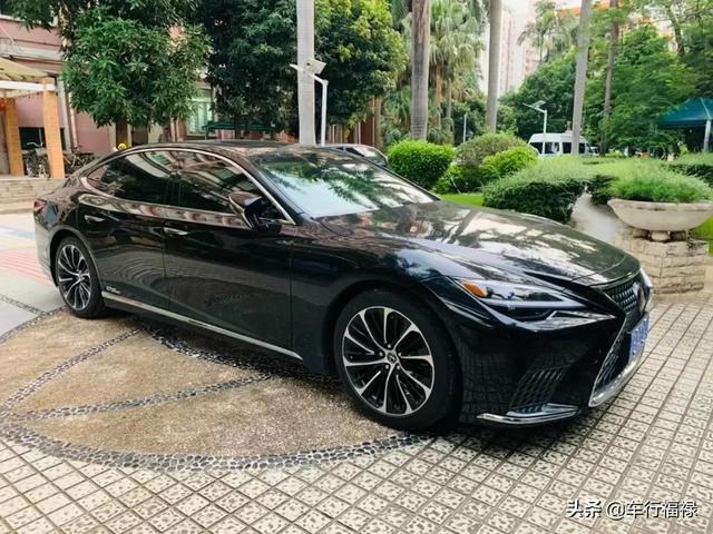 花128万提辆雷克萨斯Ls，试驾邻居的奔驰S后，女车主：各有优点