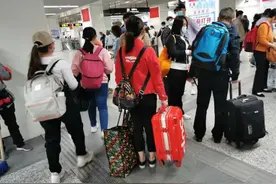 学校成黑中介，幼师专业实习被学校安排到电子厂打螺丝14元1小时图片