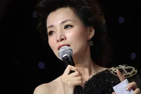 主持春晚次数最多的9位主持人，最多21次，最少8次，最小35岁图片