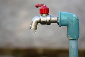 水龙头滴水，水表到底会不会走，这样能省水费吗，看完你就明白了图片