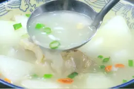 熬大骨头汤，记住2放4不放技巧，熬出来汤白肉嫩，营养又美味图片