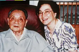 女儿问邓公，一生与哪位领导人关系最近？邓公说出三个人名图片