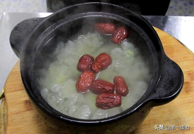 女人冬天喝什么排毒养颜 2026年冬季女士喝什么身体排毒