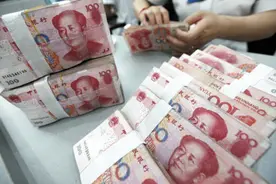 银行员工到处“拉存款”，拉到100万的存款后，自己能拿多少奖金图片