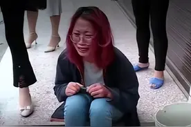 “他太帅了啊！”女子因老公太帅，不愿离婚，将其绑床上喂水喂饭图片