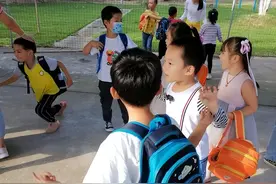 “孩子又拉裤子快来接”4岁娃天天被投诉，宝爸的回应堪称教科书图片