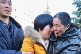 河南3岁女童被拐，警察父亲苦寻23年，最后发现女儿就藏在邻居家图片