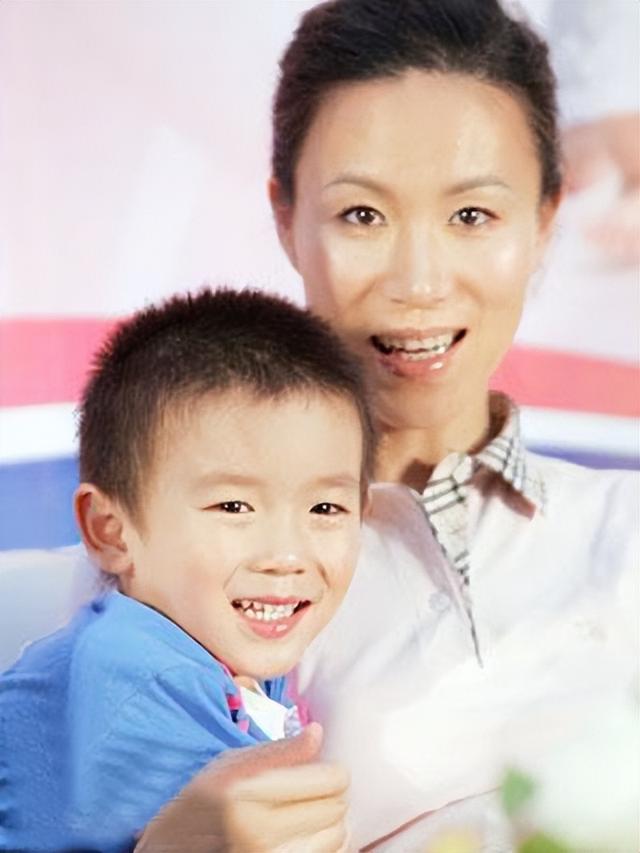 羽坛名宿葛菲：父亲早逝亲情有泪，退役结婚后人生现状怎样？