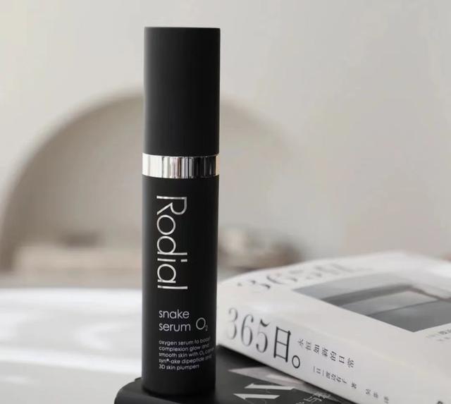 给50岁女人的建议：遇到这4款“精华”可以多囤点，实打实的抗老