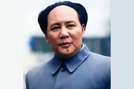 1989年古月受邀参加国宴，上将杨白冰给他敬个礼，吓得他连忙站起图片