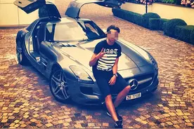 大鱼落网！“我爸比厅长大半级”，北京少爷晒过亿资产，成功卖父图片