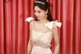 Angelababy活动生图美出高光，穿碎钻吊带秀小蛮腰，宛如童话公主图片