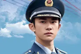 易烊千玺，从成长到蜕变，他的成名之路到底有多辛酸。图片