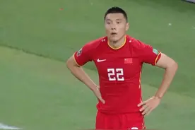 于大宝被骂上热搜！4张动图回看：多次散步看戏，被骂真不冤图片