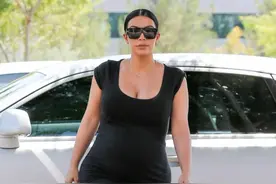 提臀手术正在被欧美明星抛弃？网友们发现卡戴珊屁股“越来越小”图片