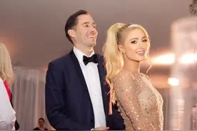 42岁希尔顿赴婚宴放飞，透视裙显玲珑身姿；称被迫拍了“录影带”图片