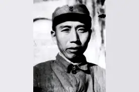 攻占毕节，红军抓获一俘虏，王震上前松绑道歉：我们想请您当司令图片