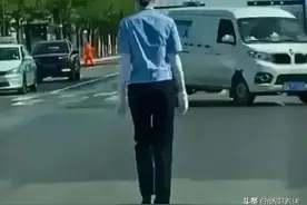 那位漂亮的交警姐姐 ，不堪网络暴力改变了着装 这下你们满意了吗图片
