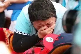 韩红《天亮了》的真相，缆车最多坐12人但塞了36人，酿成惨痛代价图片