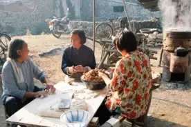 老话说：“一户开两门，人财都难存”，两门指什么？并非空穴来风图片