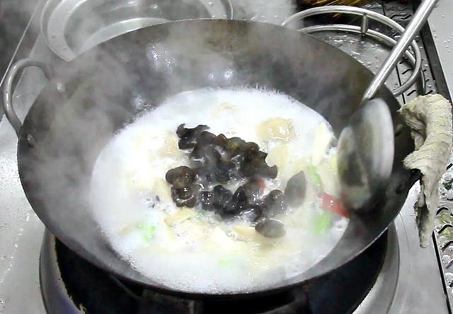 平菇配什么菜最好吃？分享5种不同做法，鲜香美味，顿顿吃光盘