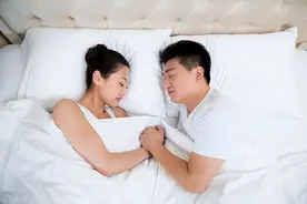 “七天一次”和“一天七次”，哪种性生活伤身体？听医生揭晓答案图片