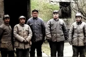 五位军事家合影：粟裕，小平，刘帅，陈老总和谭震林图片