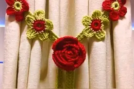 编织达人无所不能！就连家里的窗帘扎带都是钩编的，太温馨了图片