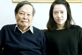 百岁的杨振宁，如何称呼比自己小的翁帆父母？6个字尊重不失涵养图片