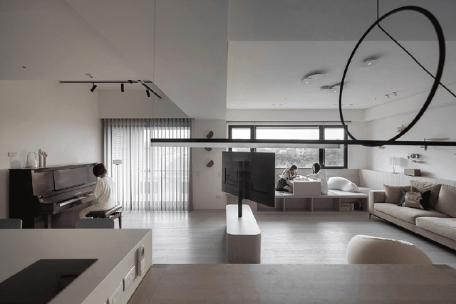 哇喔，反传统设计！屋内漂浮一座座猫屿，成为笑声满满的亲子猫宅