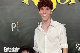 侏儒症家族唯一180高个！独特经历爆红：爸妈都是“小人国”来的图片