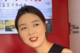 曹县又火了！牛肉馍西施身高170，日赚6000，号称菏泽“刘亦菲”图片
