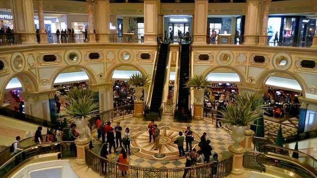 “重庆一姐男宠”罗璇：1米82肌肉发达，被抓后立刻翻脸不认人