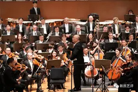 新民艺评丨许忠指挥马勒《第三交响曲》: 用音乐表达“世界观”图片