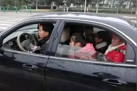 怀抱1名婴儿，到底算不算超员？交警：算，记3分罚款200元图片