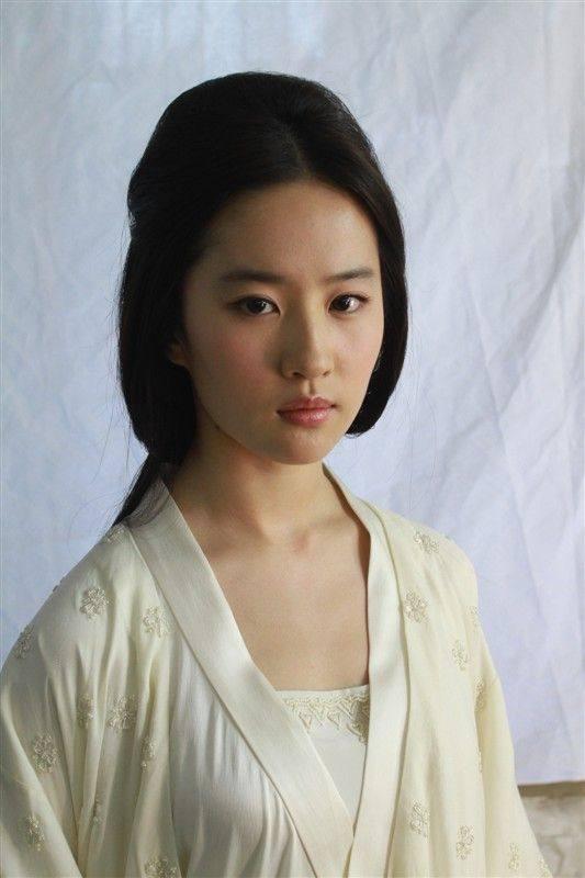 刘亦菲:从"仙女"沦为"低俗女",她的胸,碍了谁的眼?-北斗星百科网