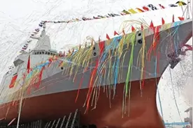8艘075、10艘071，除了航母大驱，中国海军还在疯狂爆兵两栖战舰图片