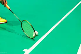 羽毛球拍普通人28磅会怎么样图片