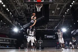 拿了1.73亿肥约后，马上出现断崖式下滑？场均仅剩9.9分，失望图片