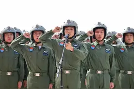 我空军换发新式飞行服，先睹为快~图片