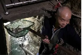 14年前，重庆大爷梦中受指点，在自家地下挖出鱼泉，年入30W图片