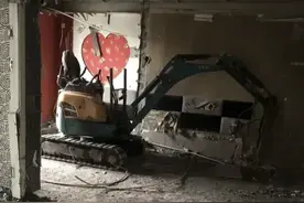 装修砸承重墙致整栋居民搬离，1.6亿赔款谁来出？图片