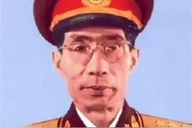 傅钟：资历比元帅都老的开国上将，长征中送邓小平三件宝，拒绝在张国焘自立的“中央”担任职务图片