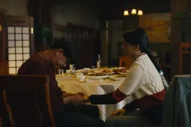 人世间：同样面对年轻漂亮的女人，周秉坤和曹德宝的差距出来了图片