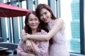 8位鲜少露面的明星妈妈，尤其是最后一位，完全想不到！图片
