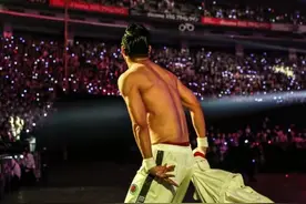 林志玲老公演出现场脱衣！秀腹肌一身腱子肉，林志玲透露婚姻现状图片