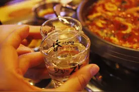 喝酒有多伤身？隔夜酒被查酒驾、饮酒过多中毒，你都知道吗？图片