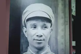 1948年，粟裕看到黄百韬尸体后，为何突然沉默不语？图片