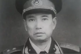 浅谈1955年34个军的军长、政委的军衔图片
