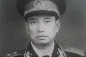 浅谈1955年34个军的军长、政委的军衔图片